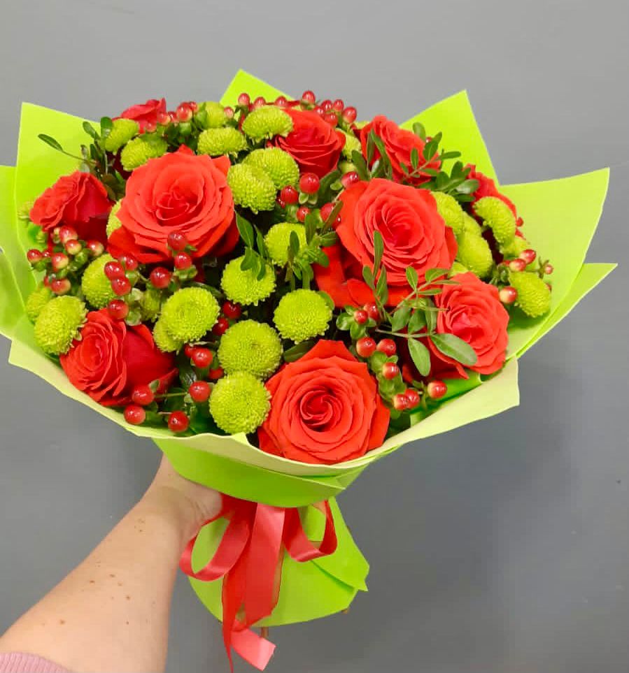 Букет цветов из: Хризантемы и Розы в Славянке