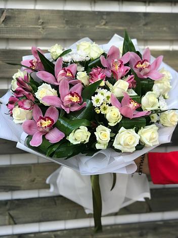 Букет цветов из: Розы и Хризантемы в Славянке