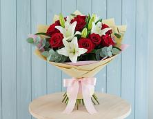 Букет цветов из:  Лилии и Розы в Славянке