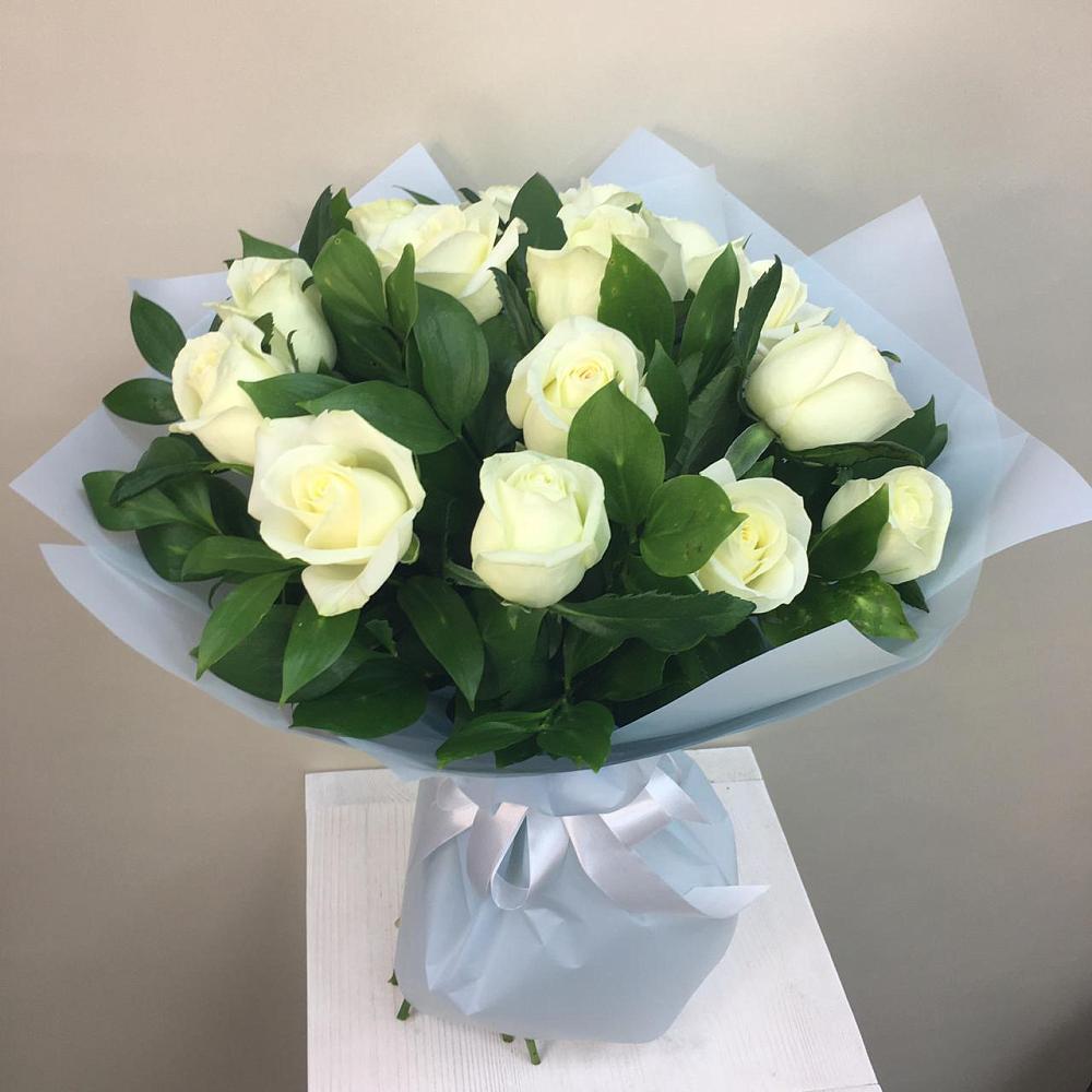 Букет 15 Белых роз Проуд в Славянке