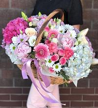 Композиция солнечный день в Славянке Цветочная композиция из Розы, Хризантемы, Пионы и Лизиантусы в корзине в Славянке