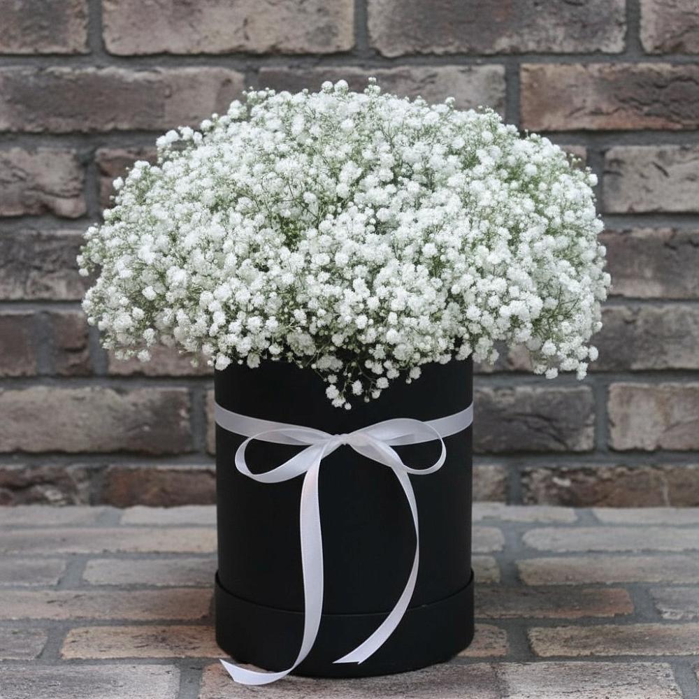 Цветочная композиция из Гипсофила в шляпной коробке в Славянке