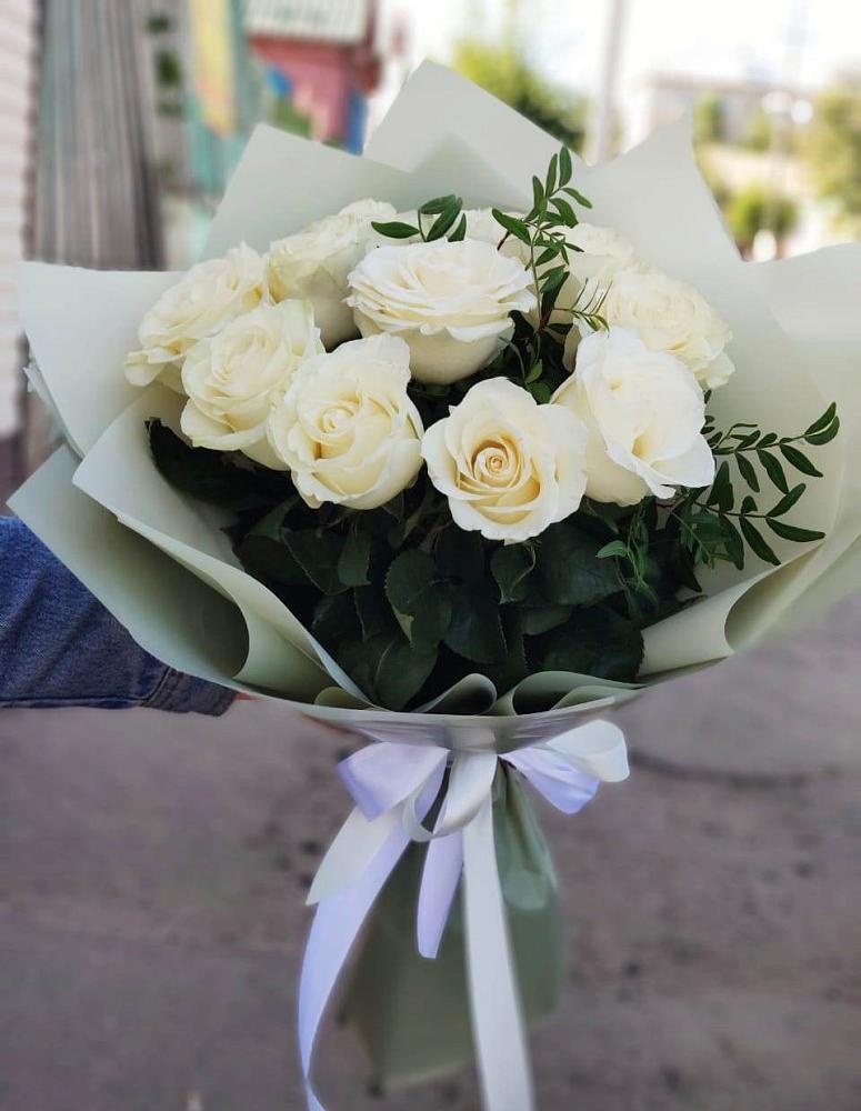 Букет Белые розы Проуд в Славянке