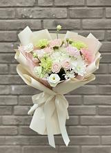Букет цветов из:  Гвоздики, Розы, Лизиантусы и Хризантемы #REPLACE_PRED# Славянке