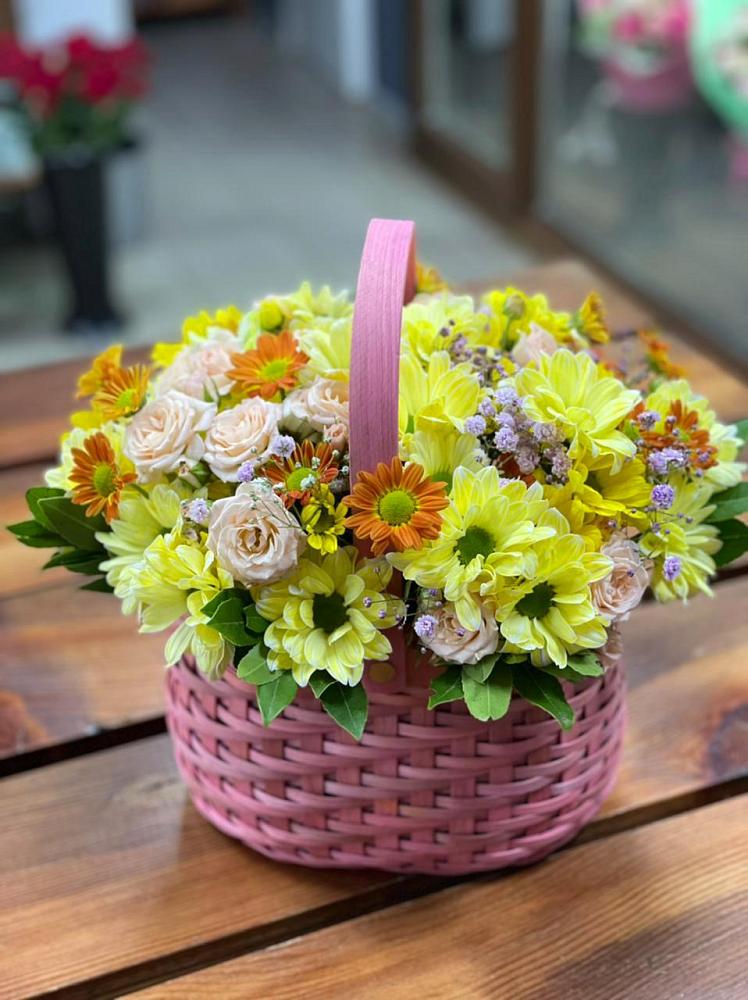 Цветочная композиция из Хризантемы и Розы в корзине в Славянке