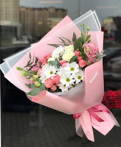 Букет цветов из: Розы, Лизиантусы и Хризантемы в Славянке