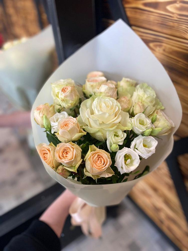 Букет цветов из: Розы и Лизиантусы в Славянке